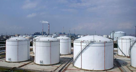Large vertical oil storage tank
